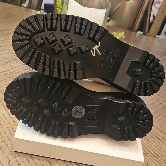 White Dr. Martens 2976 Quad Chelsea Boot Size 7 NWT AirWair - Picture 8 of 13